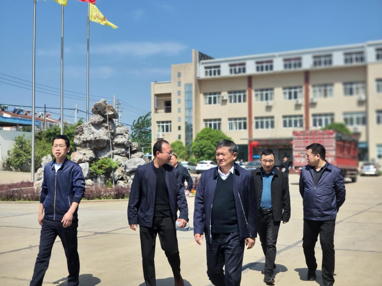 孝感市人大常委副主任李先乔一行莅临湖北m88官网考察指导
